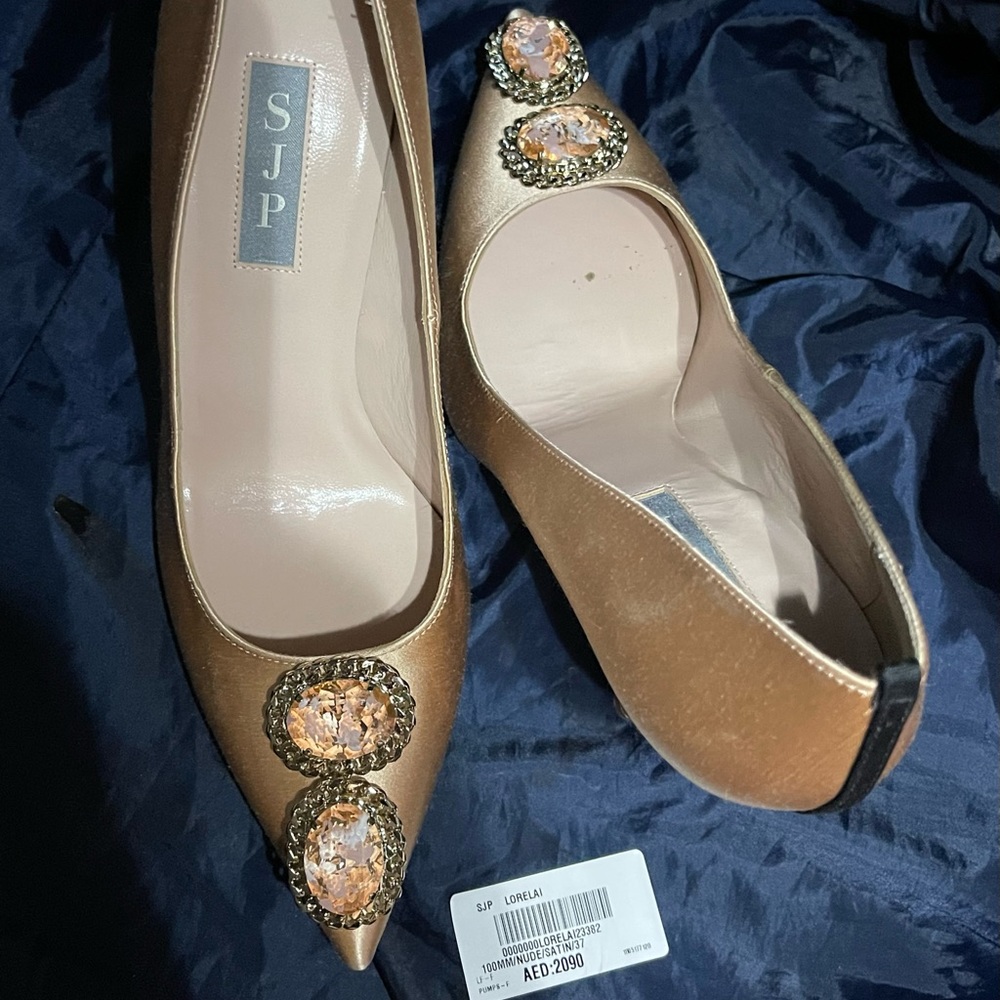 SJP new with out tags size 7 made in Italy size 37 heel 2.5” heel
